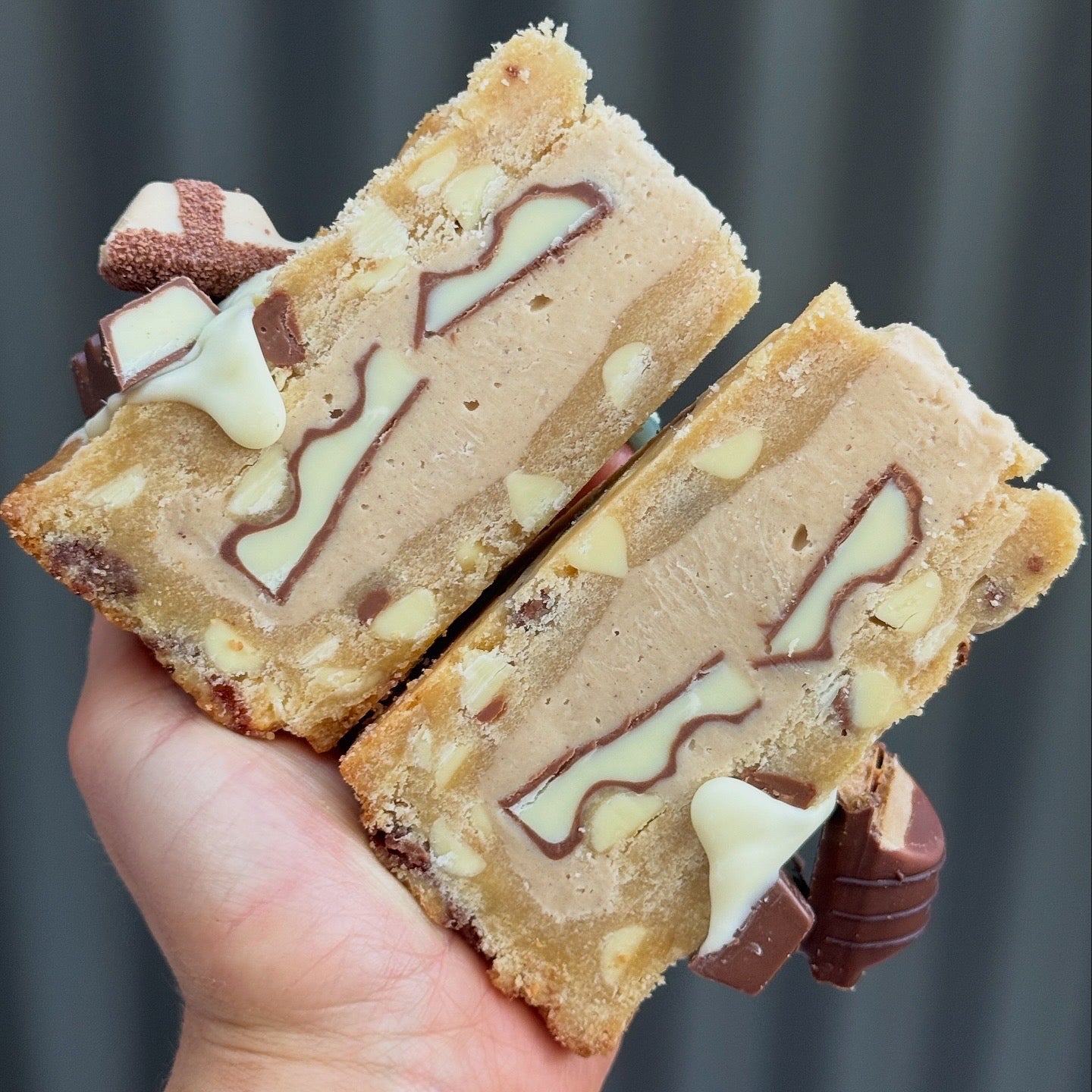 Kinder Bueno Cookie Pie Slice