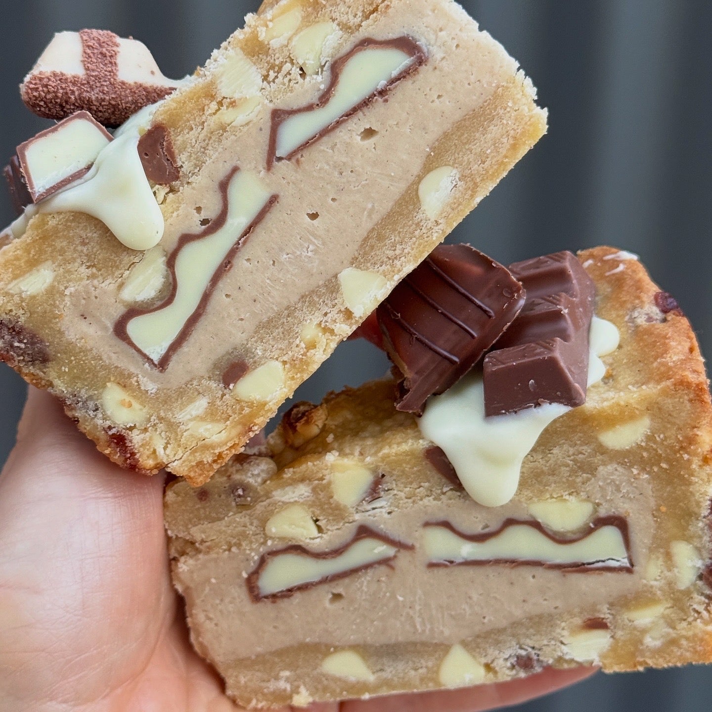 Kinder Bueno Cookie Pie Slice