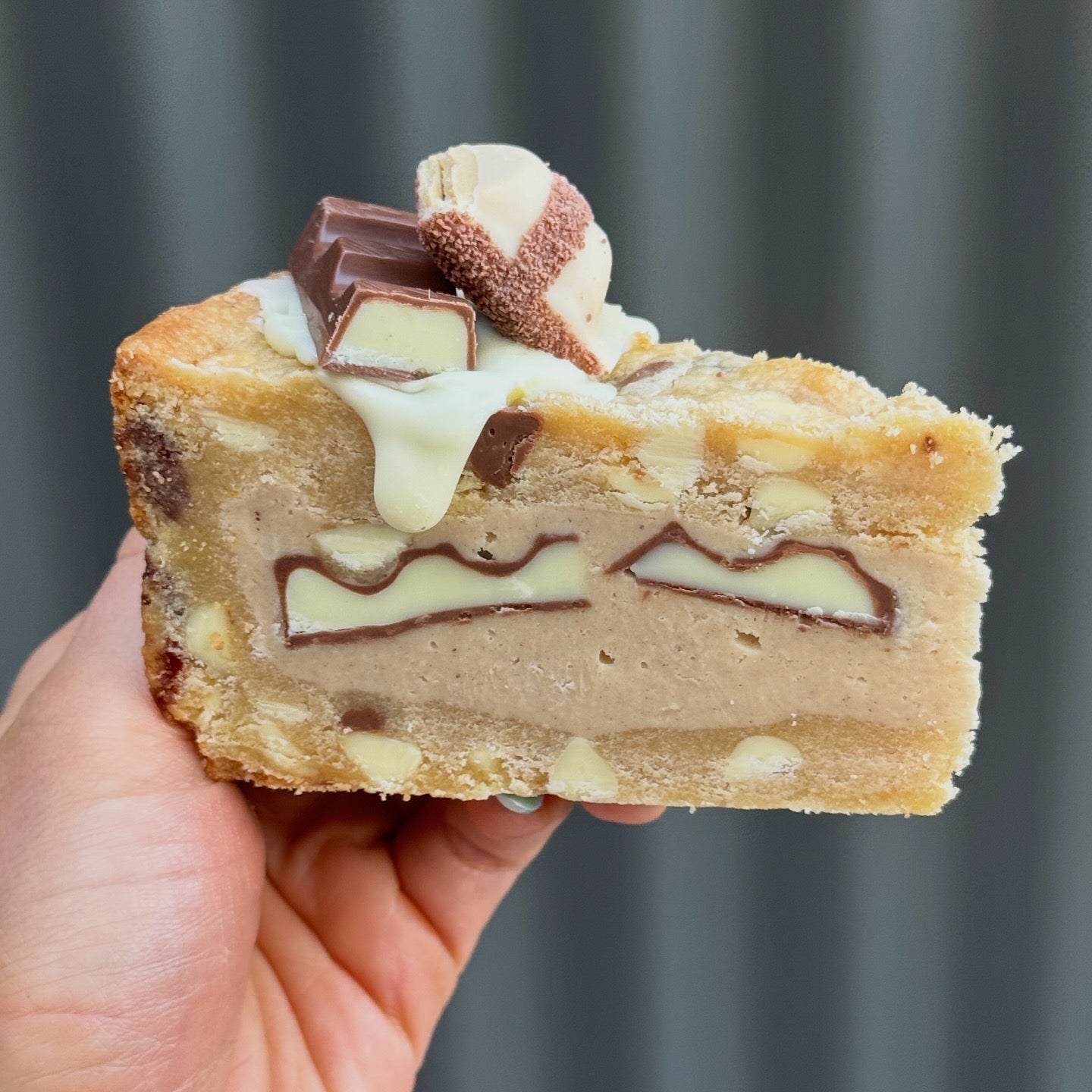Kinder Bueno Cookie Pie Slice